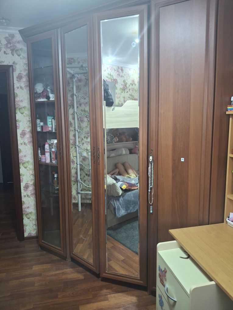 Продам шкаф угловой