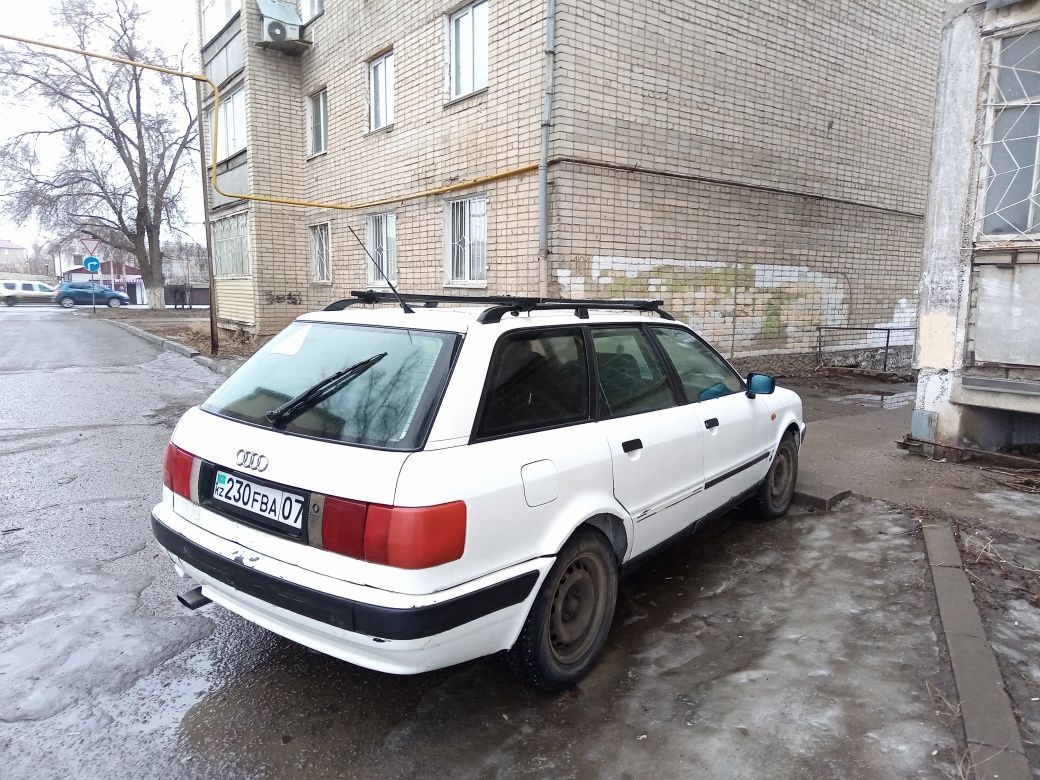 Продам срочно audi b4 80