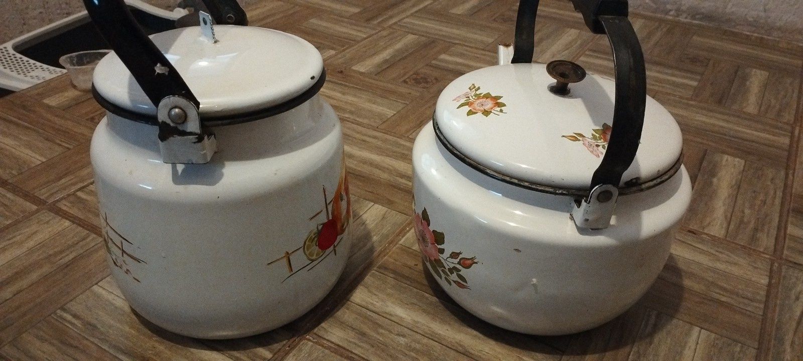 Продам чайники эмалированные