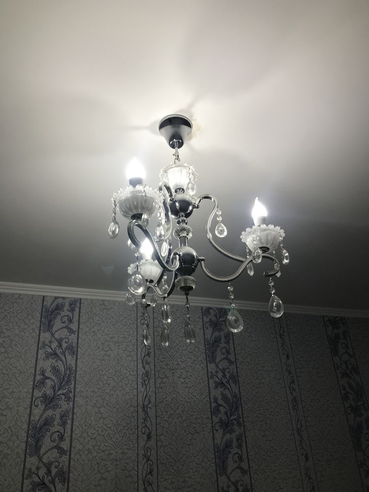 Продам люстру трех рожковая