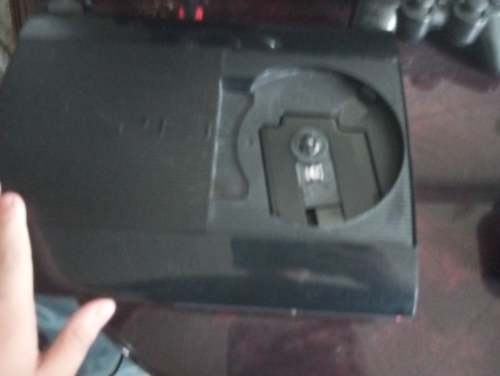 Продаю Playstation 3 super slim