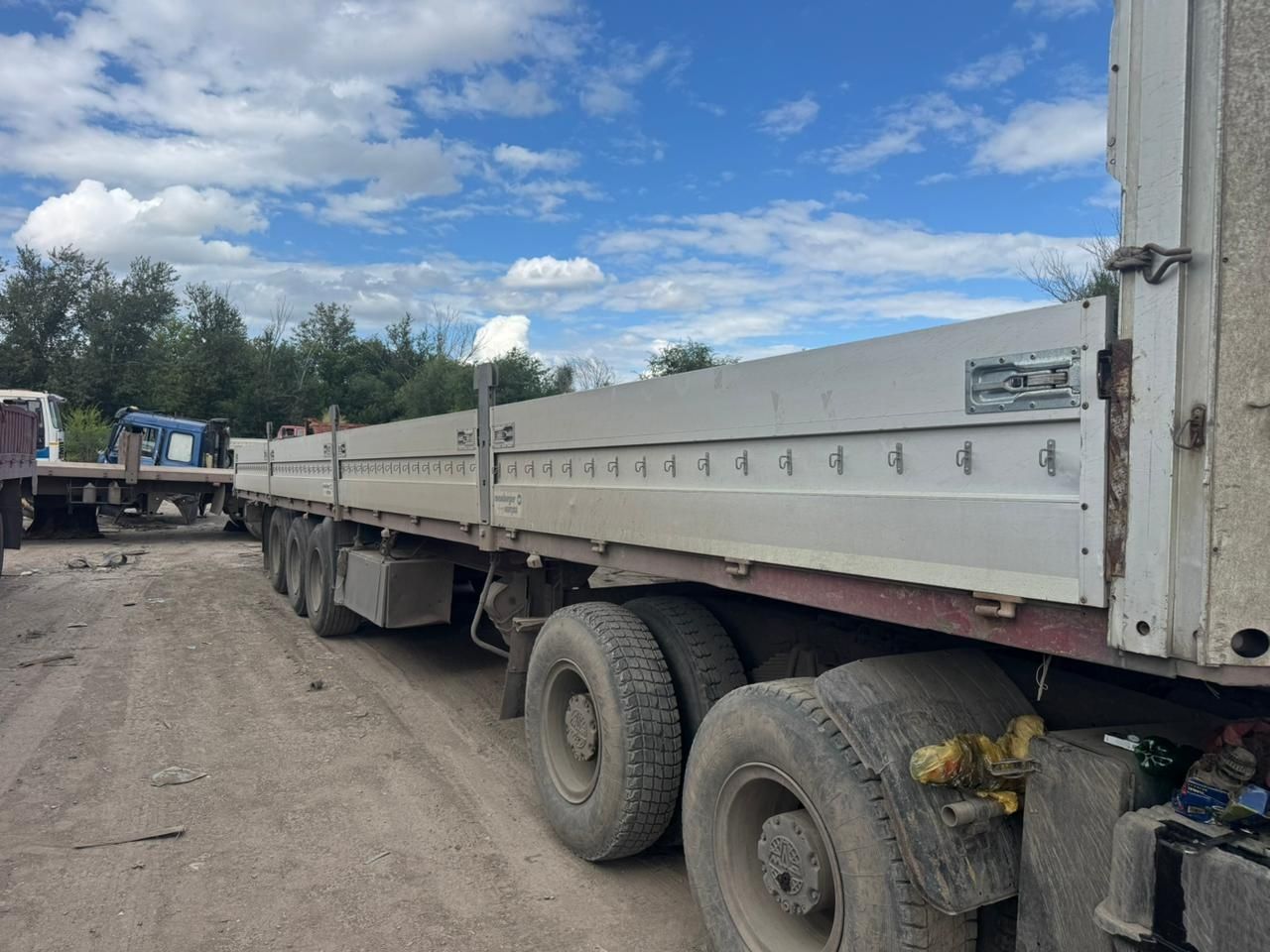 Длинномер, шаланда, перевозка длинномером, шаландой плит, газоблока, к