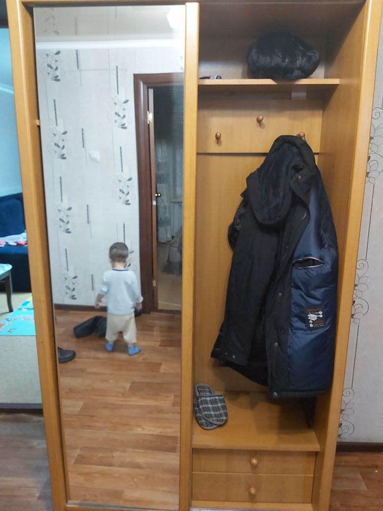 Прихожая с зеркалом