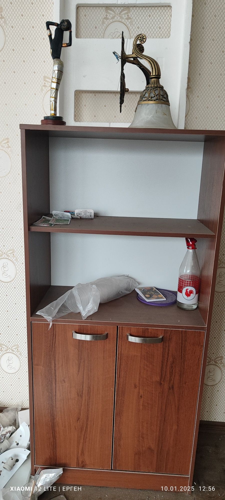 Продам шкаф . Находится в центре города