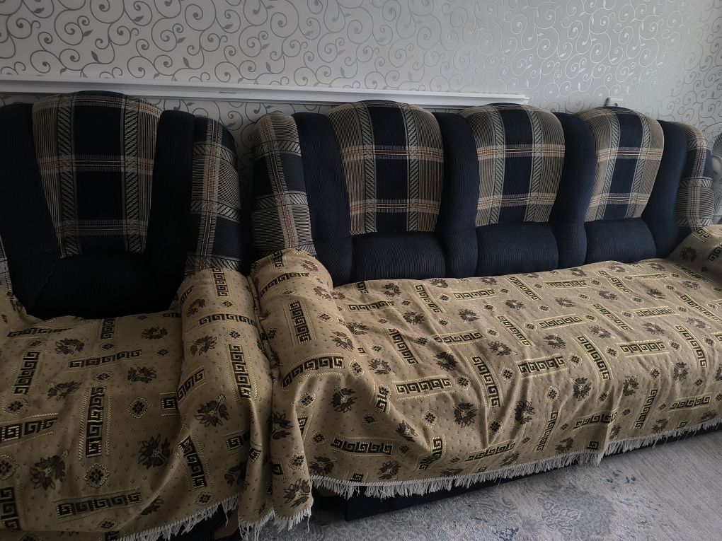 Продам диван 15000 т