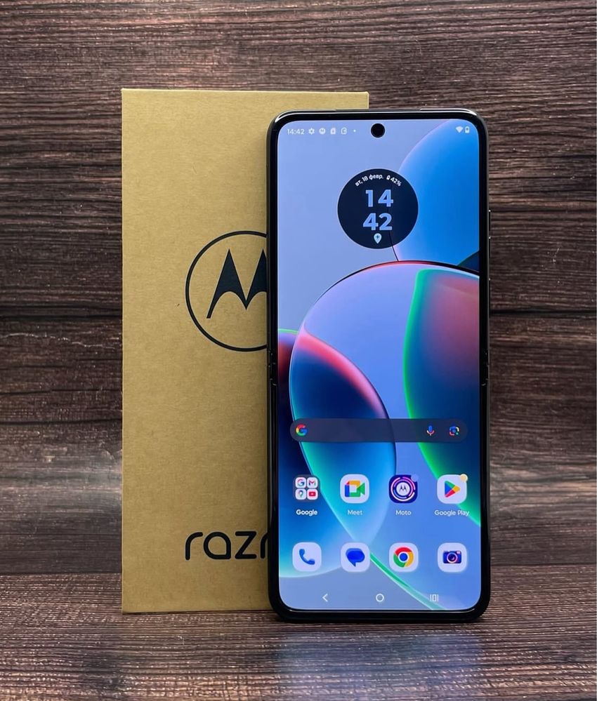 Motorola Razr 40 256gb в новом состоянии ,на гарантии