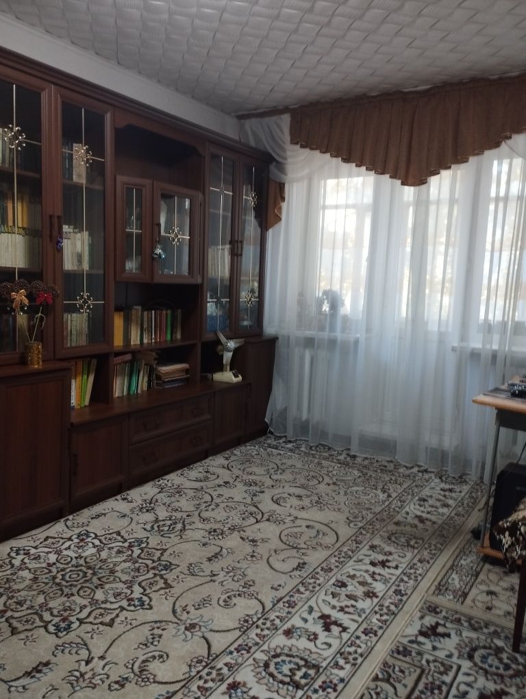 Продам квартиру 3-х комнатную в центре