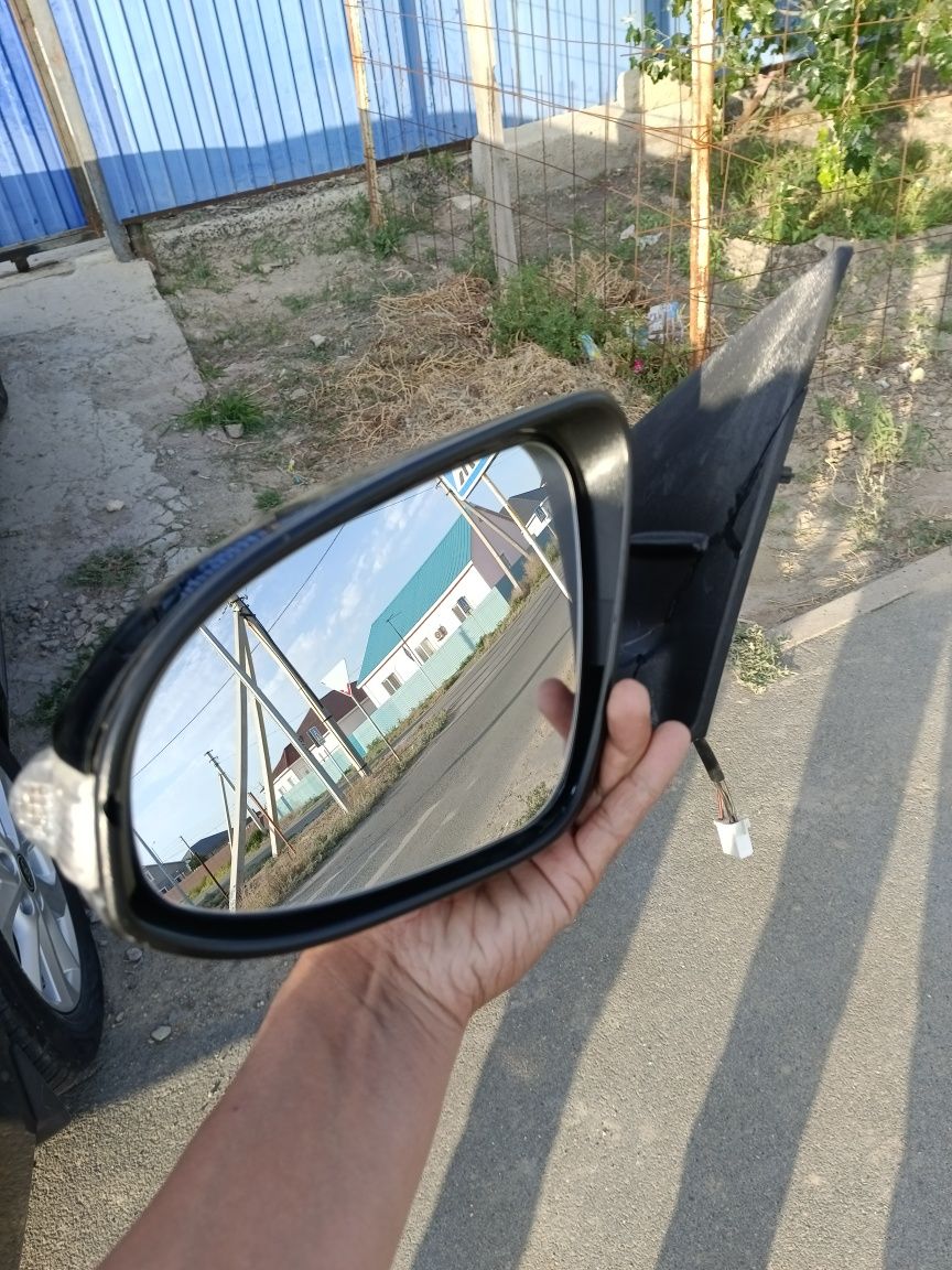 боковые зеркало Toyota Corolla