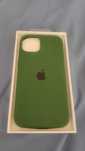 Чехол на iPhone 13, зеленый