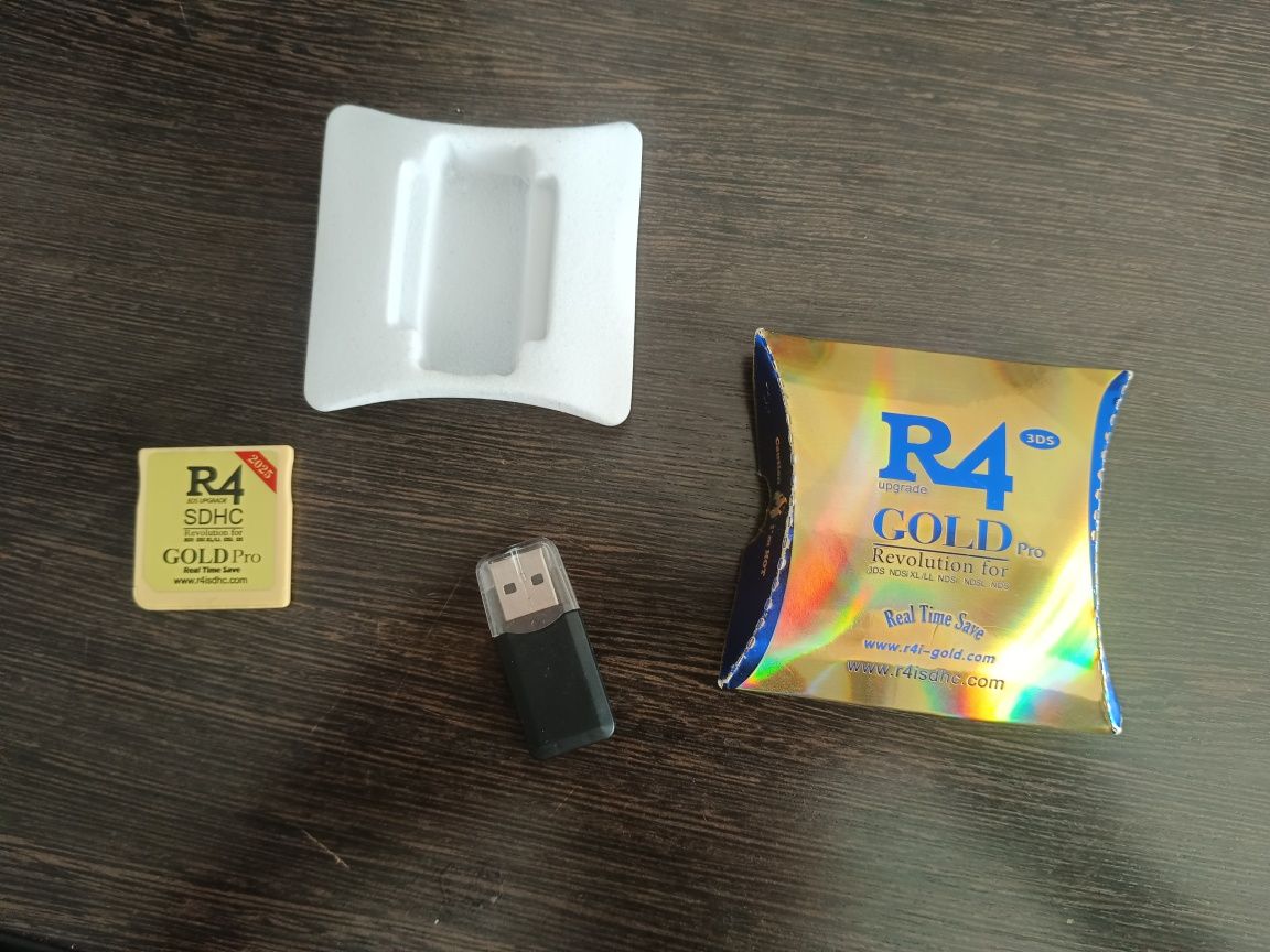 R4 картридж и защита для консоли Нинтендо Дс лайт