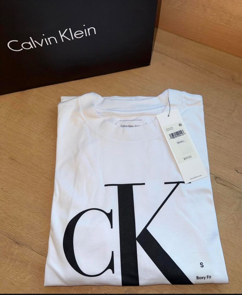 Calvin Klein футболка
