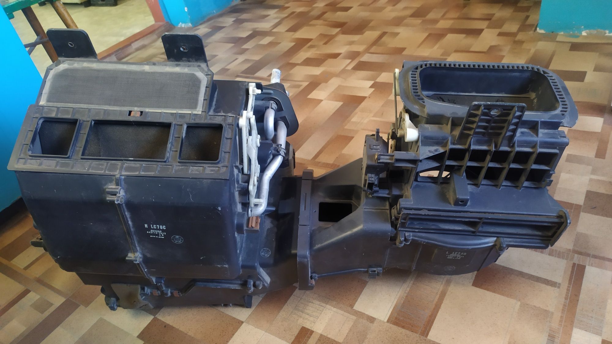 Обмен либо продам Лючок бака, крыло правое, салонные козырьки, MPV 2
