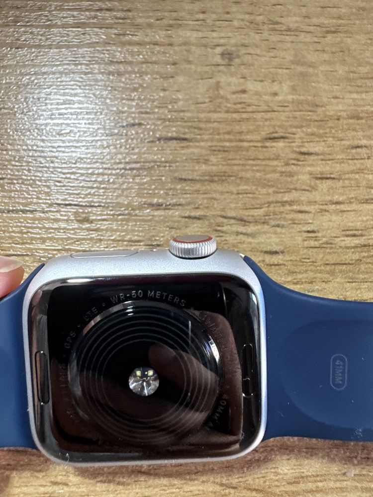 Продам appl watch SE в идеале