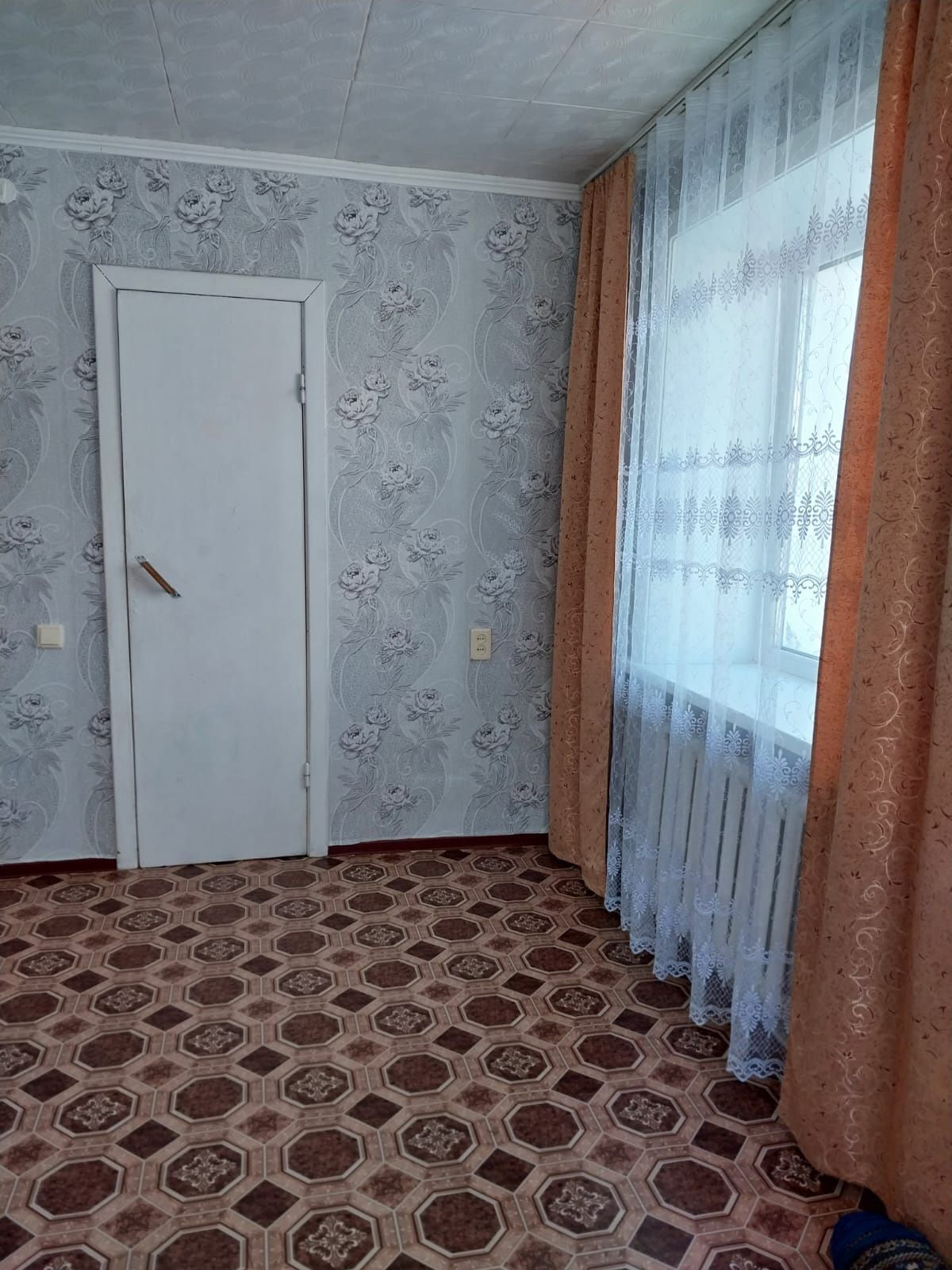 Продам 2 комнатную квартиру район Каравана