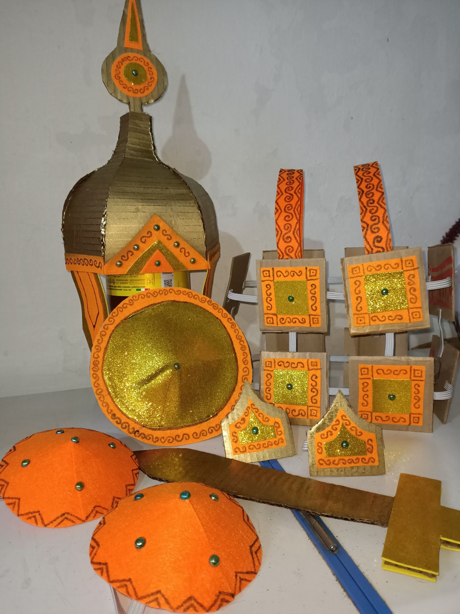 Күзгі баллға сән үлгісіне "Батыр" киімі.