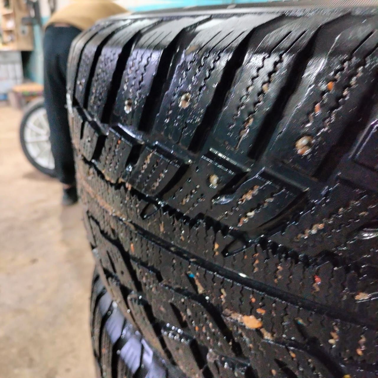 Автошины зимние, шипованные, 265/65 R17