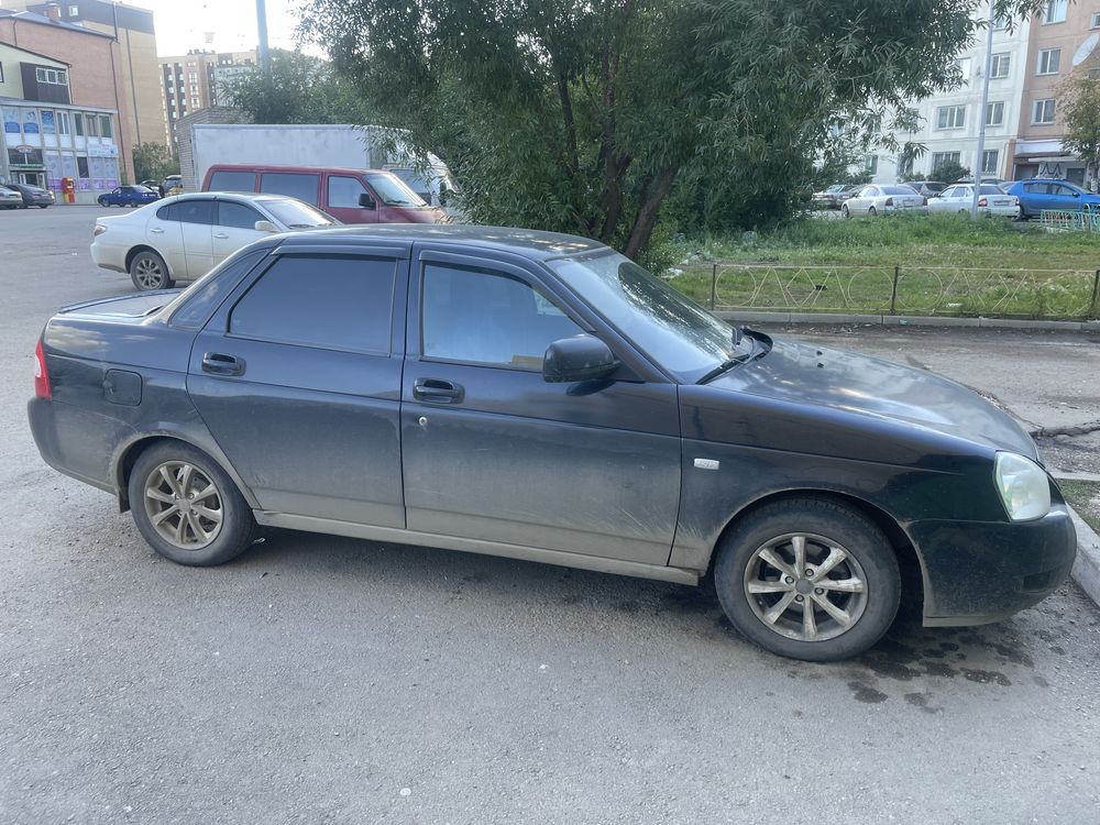 Продам приору, машина каждый день используется!