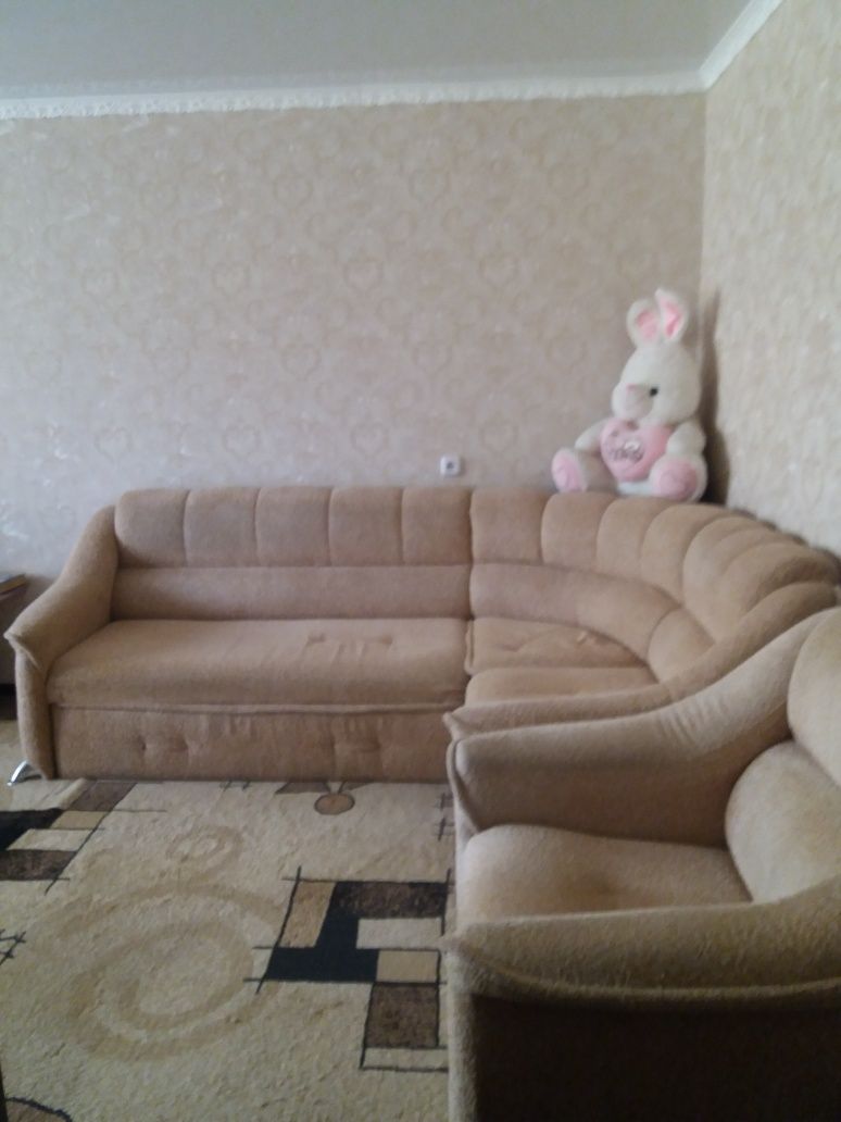 Продам диван с креслом в хорошем состоянии.