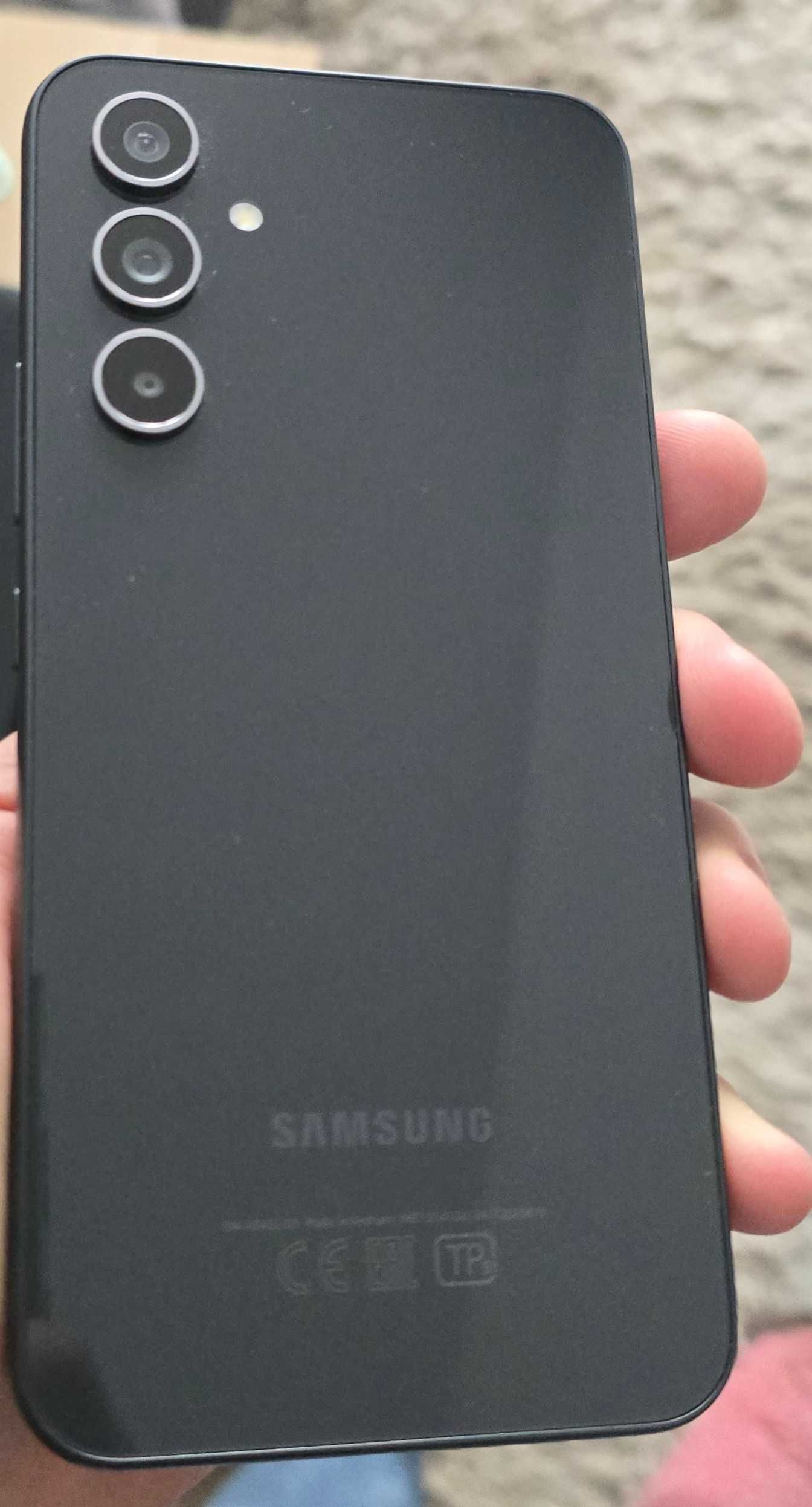 Продаю Samsung Galaxy A54 5G в отличном состоянии.
