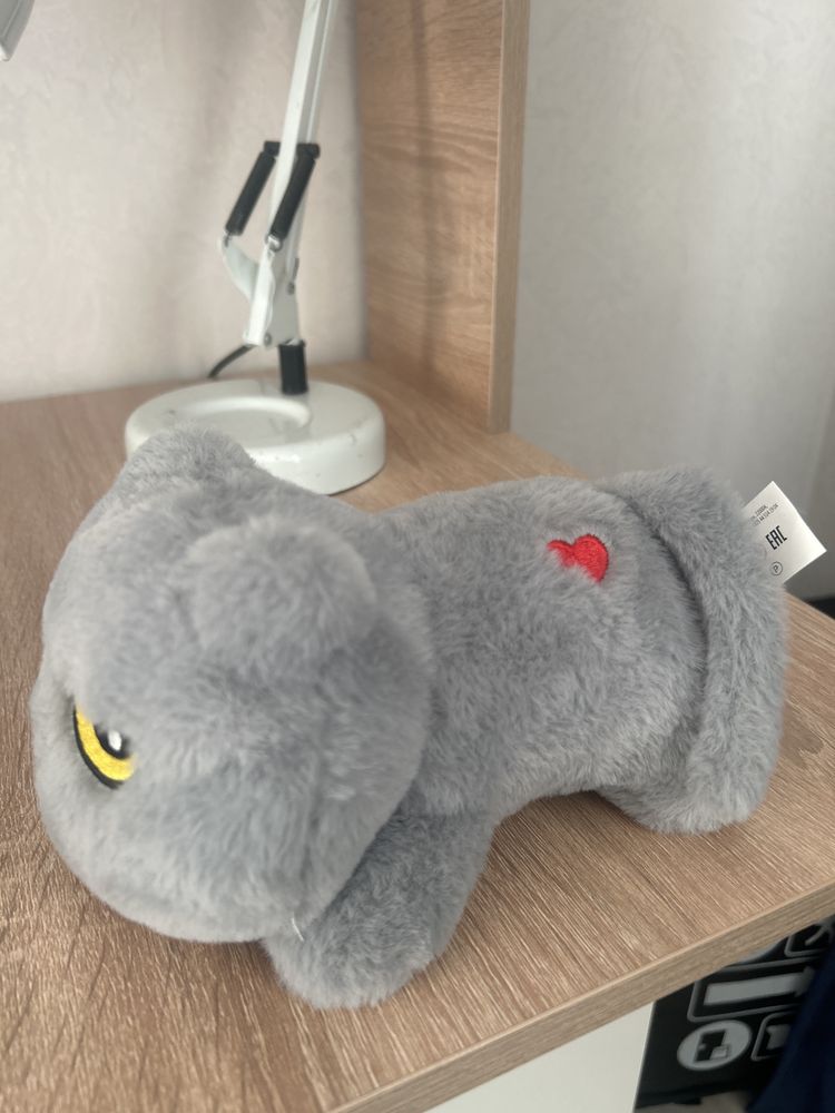 Игрушка котик,стояла просто долго,чистая