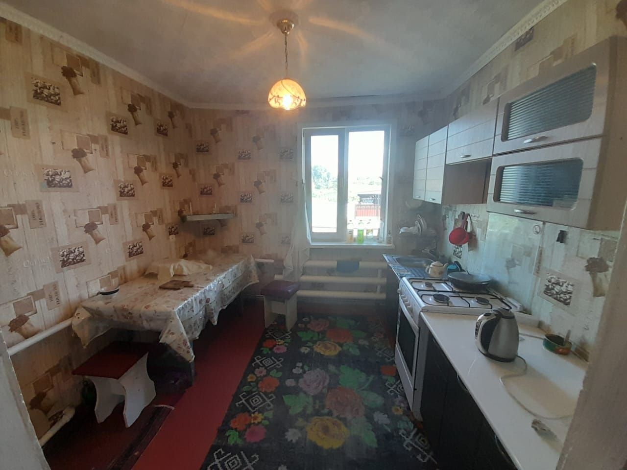Продам частный дом, участок 10 соток, есть  малина, смородина,