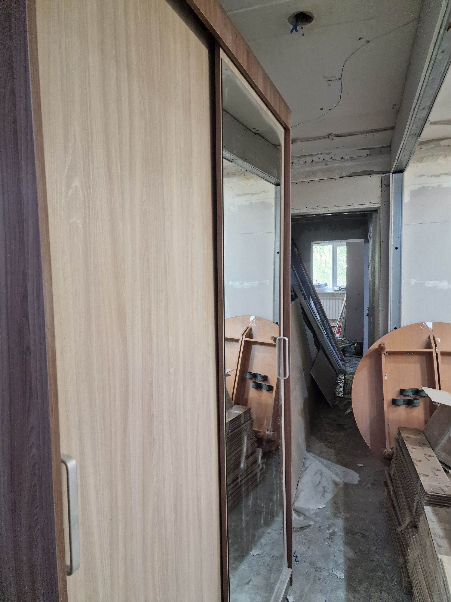 Продам прихожую купе состояние отличное за 70.000