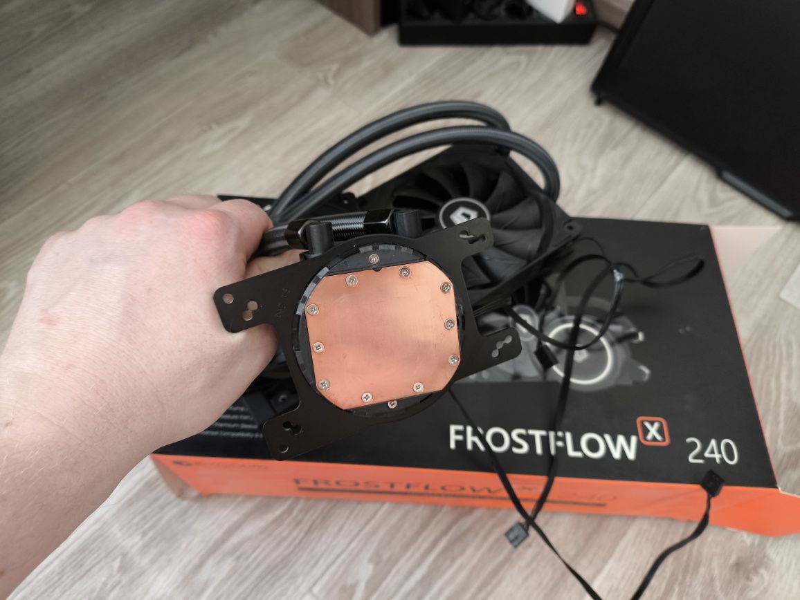 Продам водянку (водяное охлаждения ID - Cooling FX240)