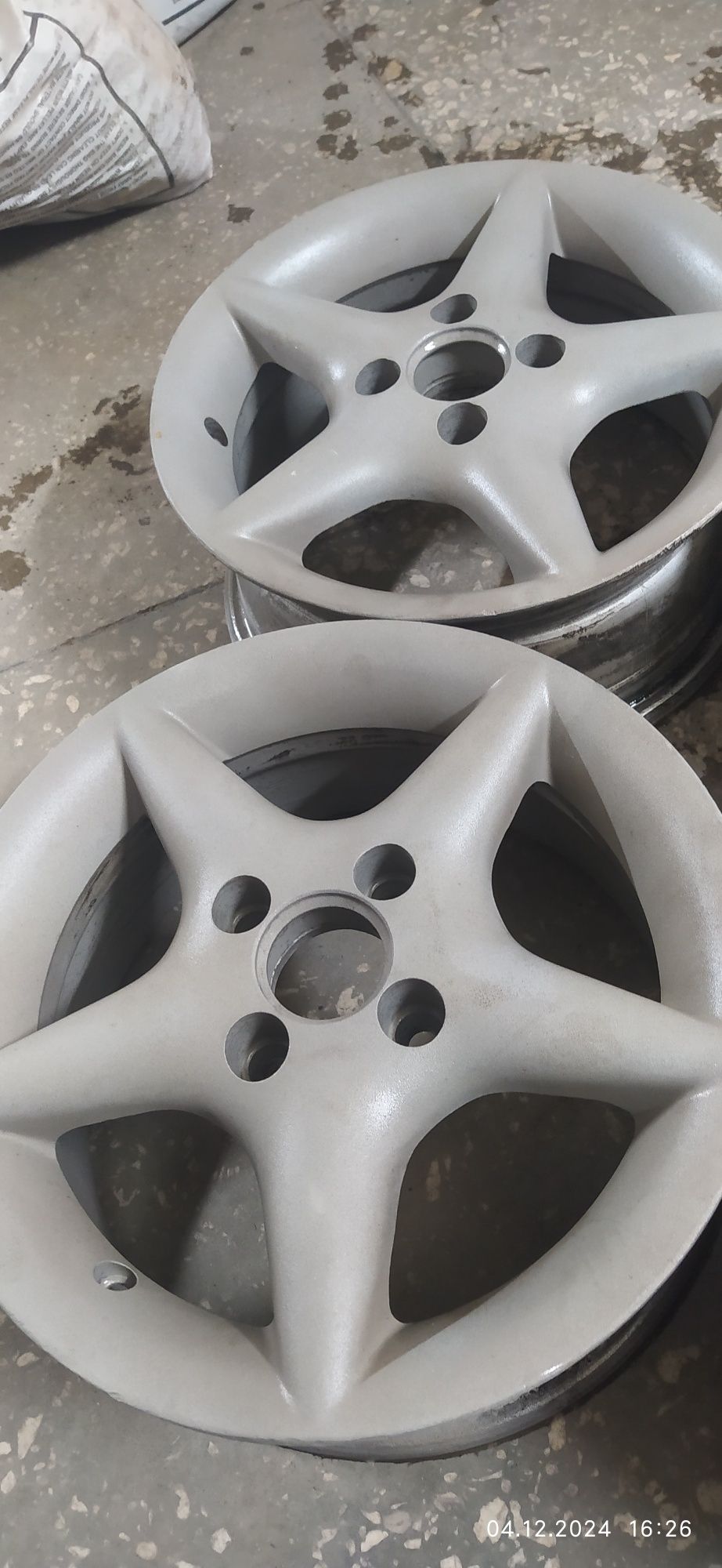 Диски R14 4/100  хорошее состояние ровные отпескаструины под покраску