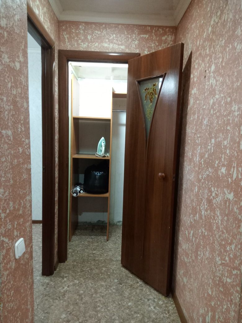 Сдаю -4-х.ком.кв. 6 мкр.