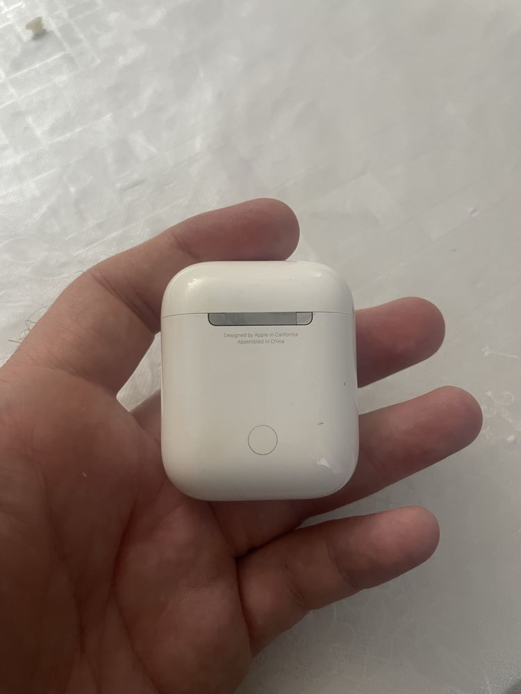 Airpods 1 кейс (1 поколение)