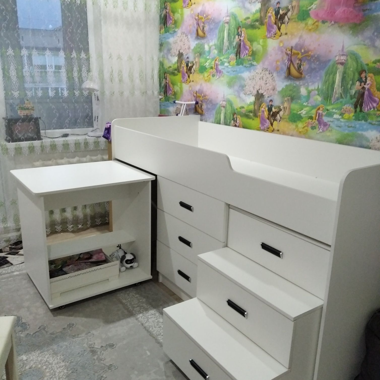 Продам. НОВАЯ. Кровать.Комод. Стол.