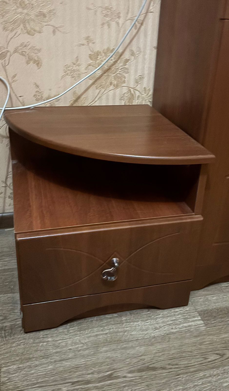 Комод, тумбочки, и туалетный столик
