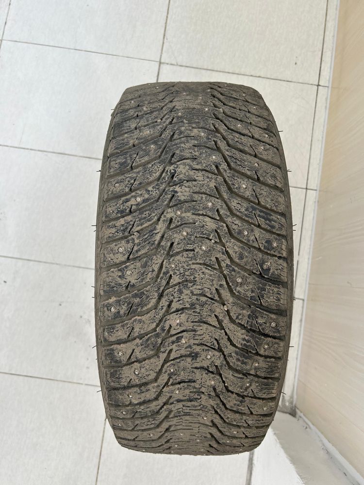 Продам шины зимные с шипами 225/45/17