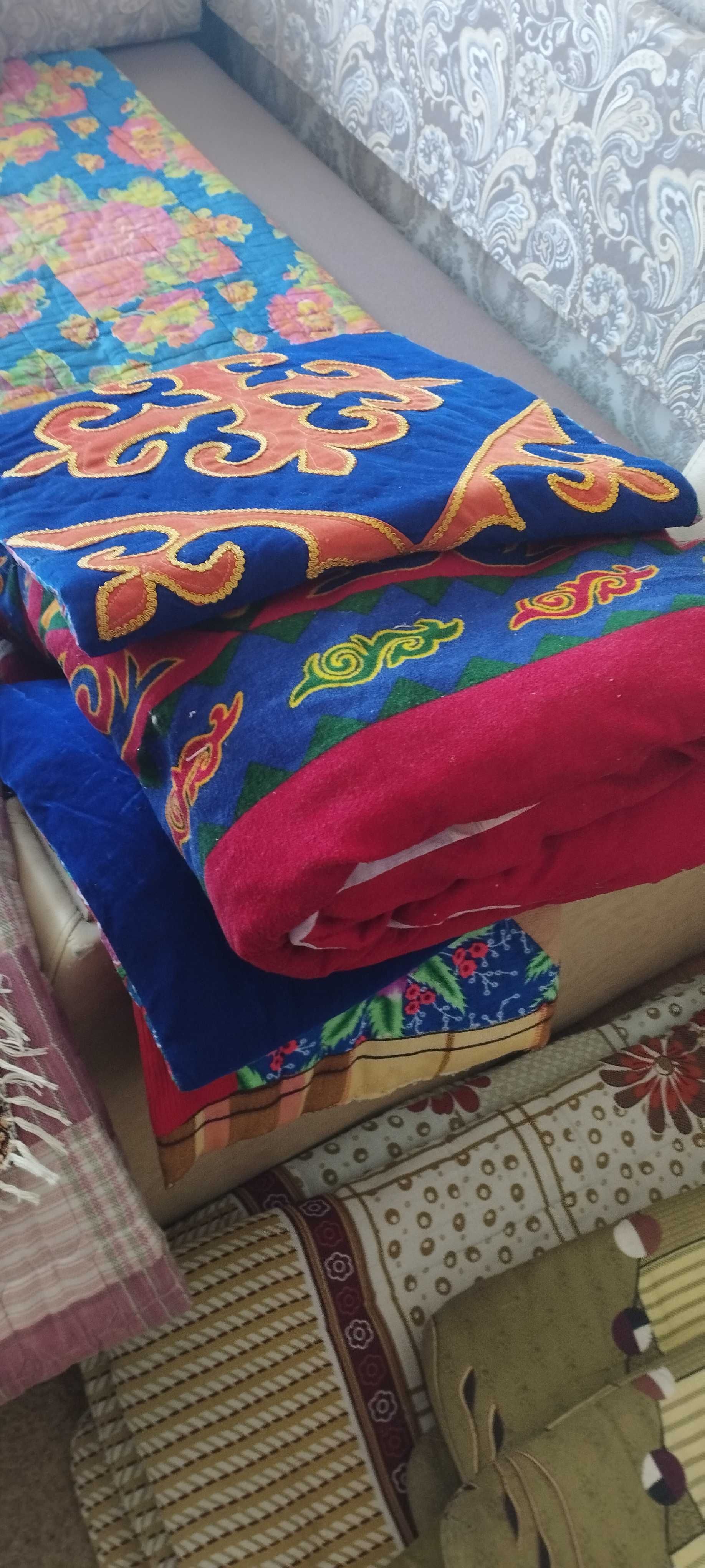 Продам корпешки, тосешки, есть с каз.орнаментом, на 2х спаль. кровать