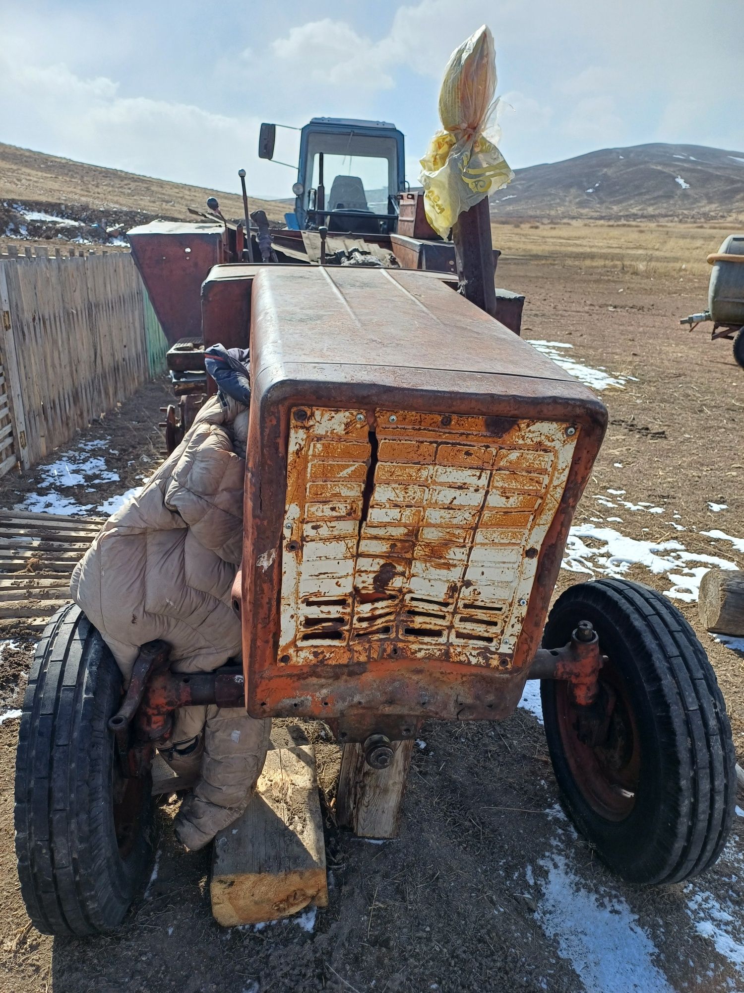 Продам трактор т 25.