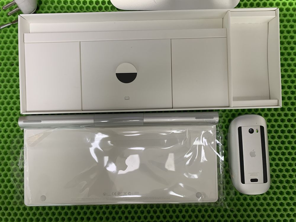 Apple keyboard и magic mouse в новом состоянии.