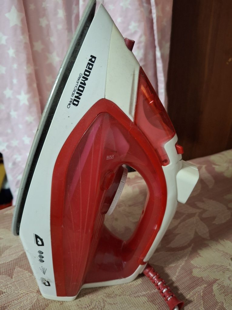 Продам холодильник, пылесос, утюг