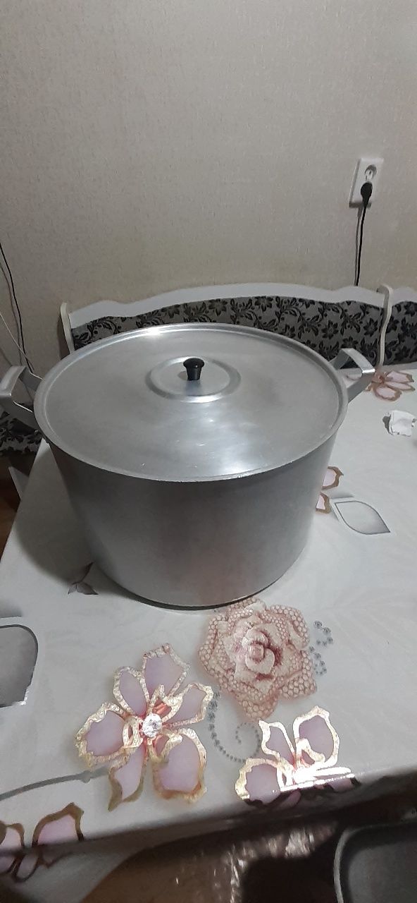 Продаётся кастрюля