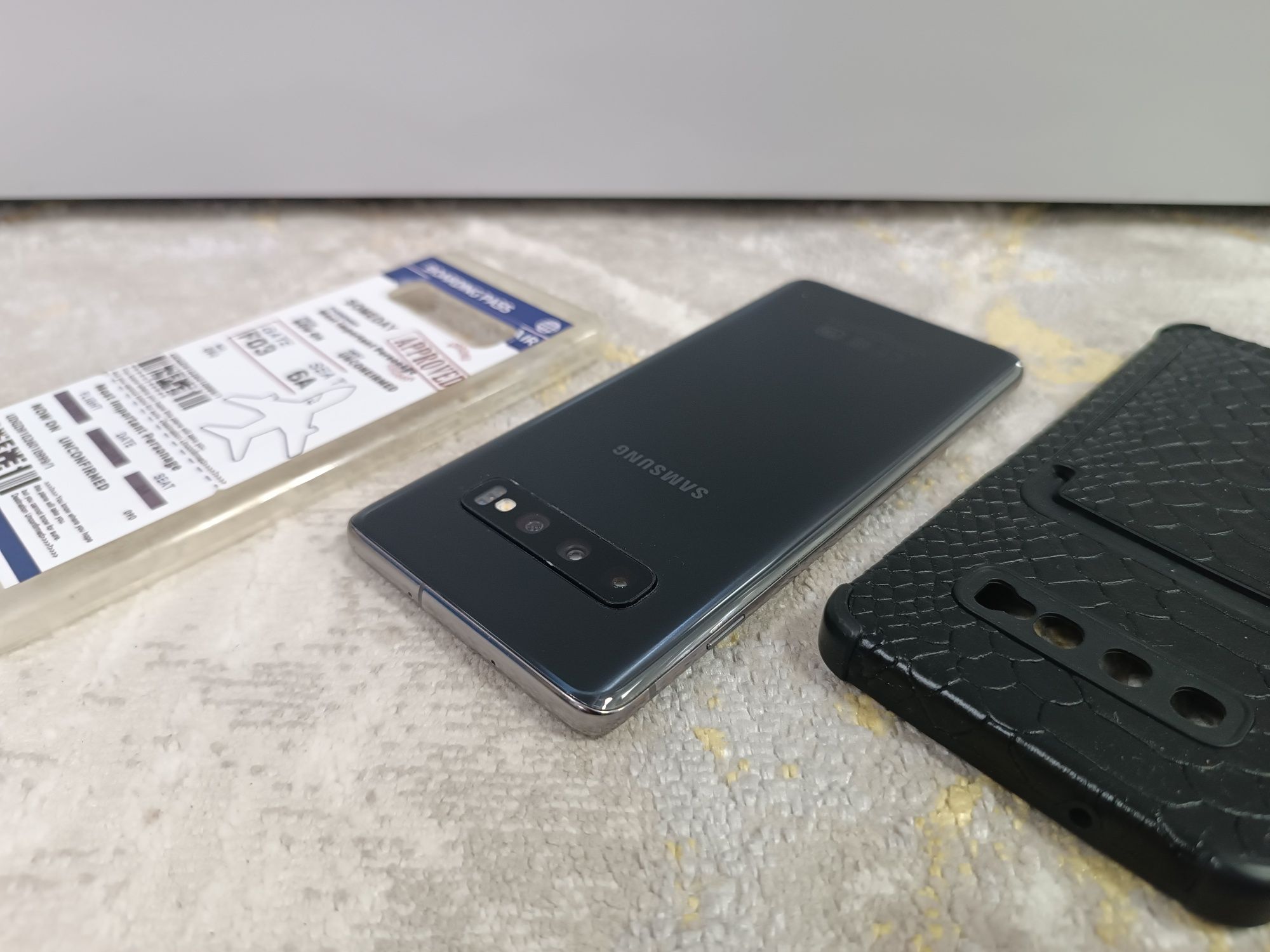 Samsung S10 / 128GB в идеальном состоянии.