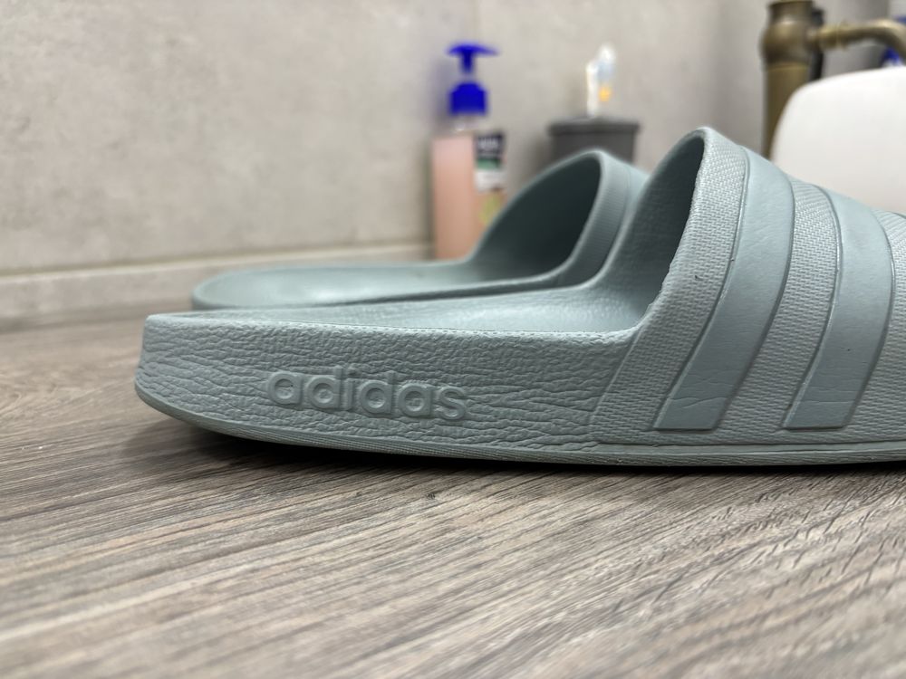 Продам мужские сланцы шлепанцы Adidas original размер 43-44