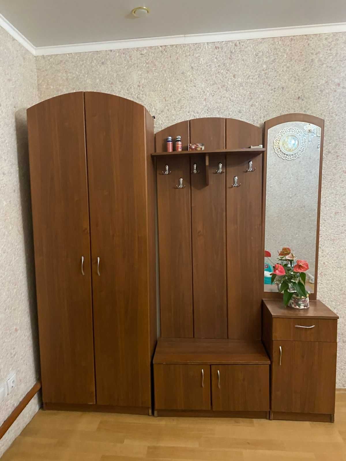 Продам прихожую ..