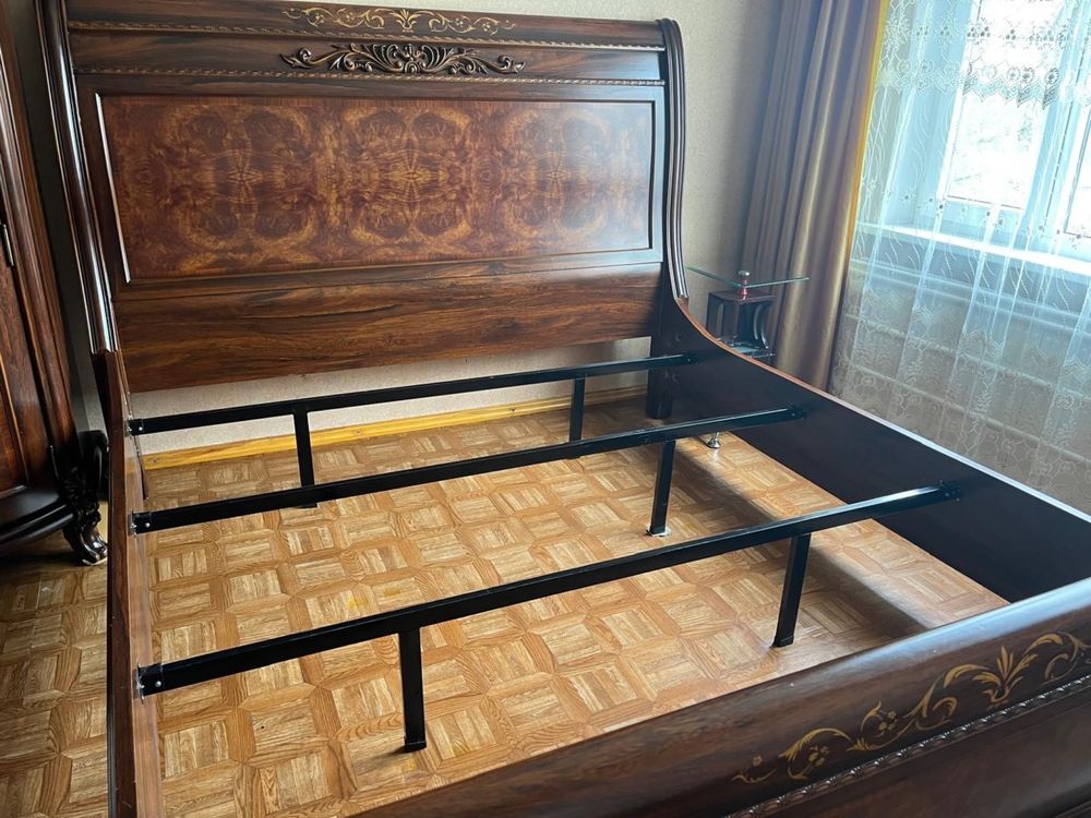 Кровать двуспальная