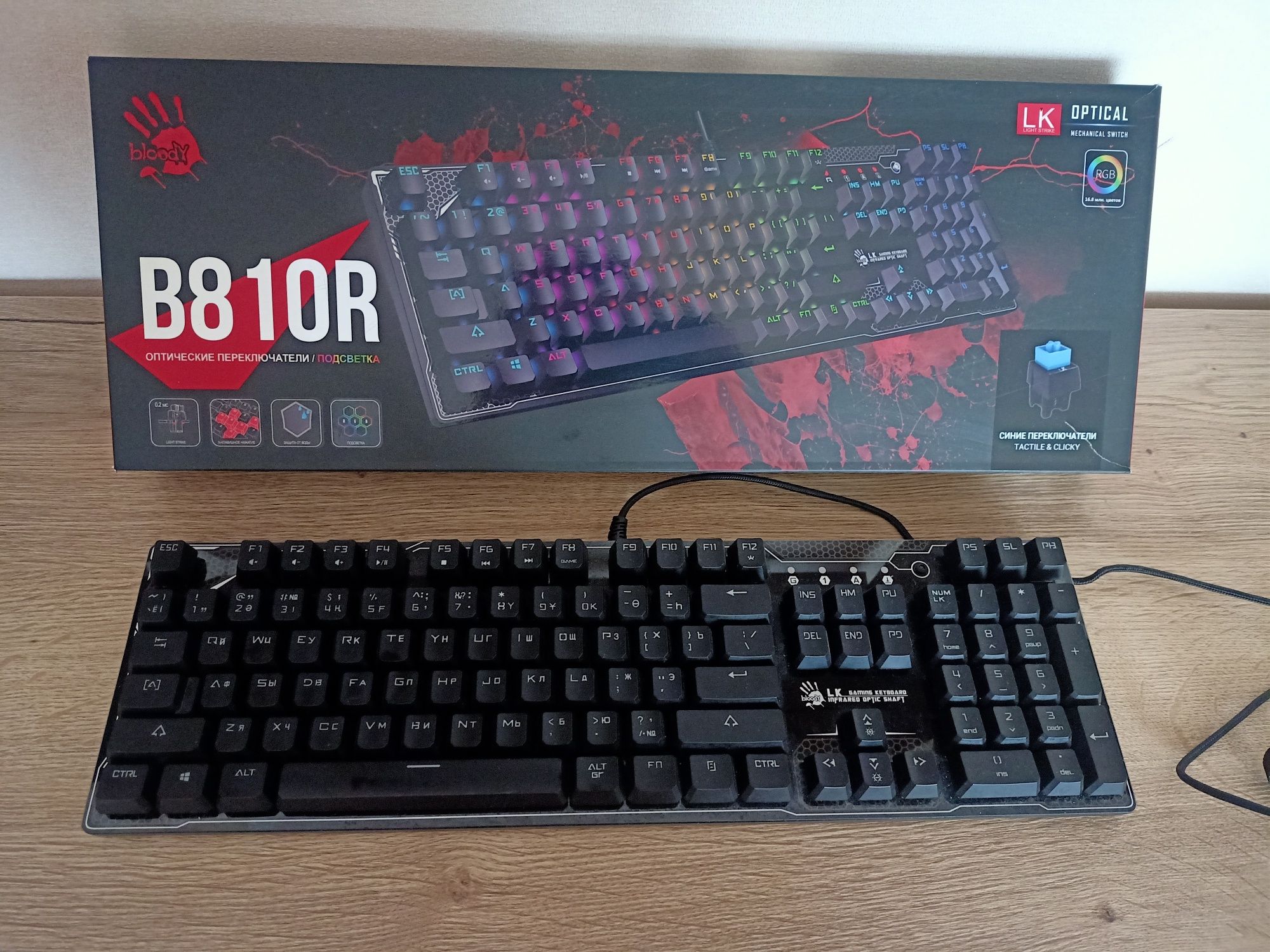 Bloody B810r на механических свечах