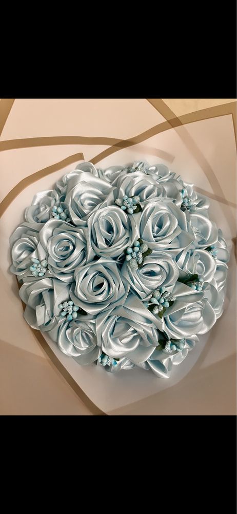 Розы из атласных лент