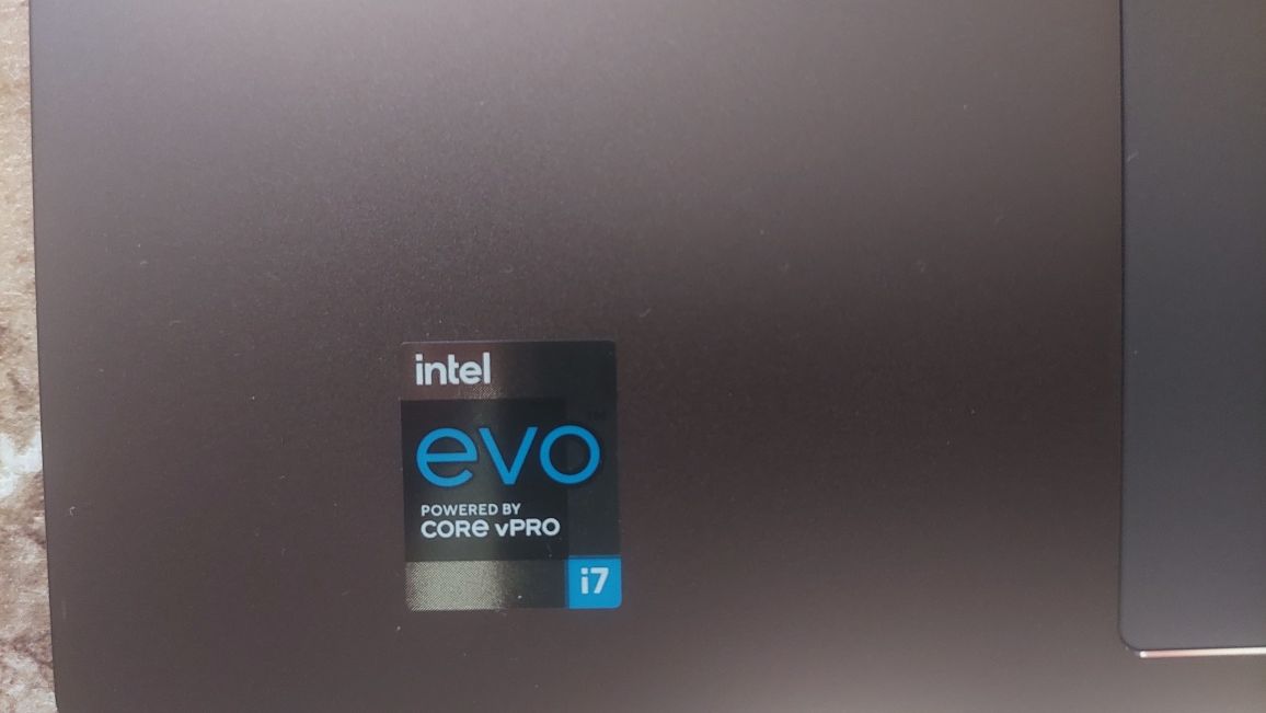Продам ультрабук LENOVO.новый.
