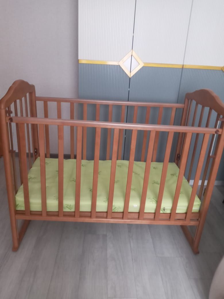 Продам детскую кроватку