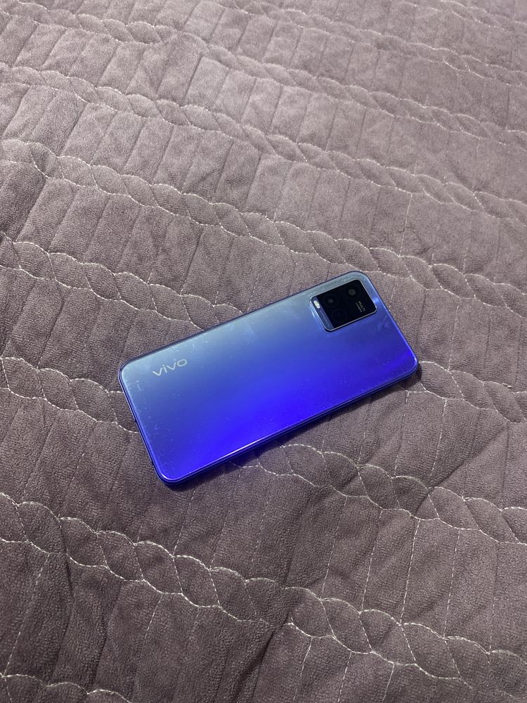 Продается рабочий телефон Vivo Y21