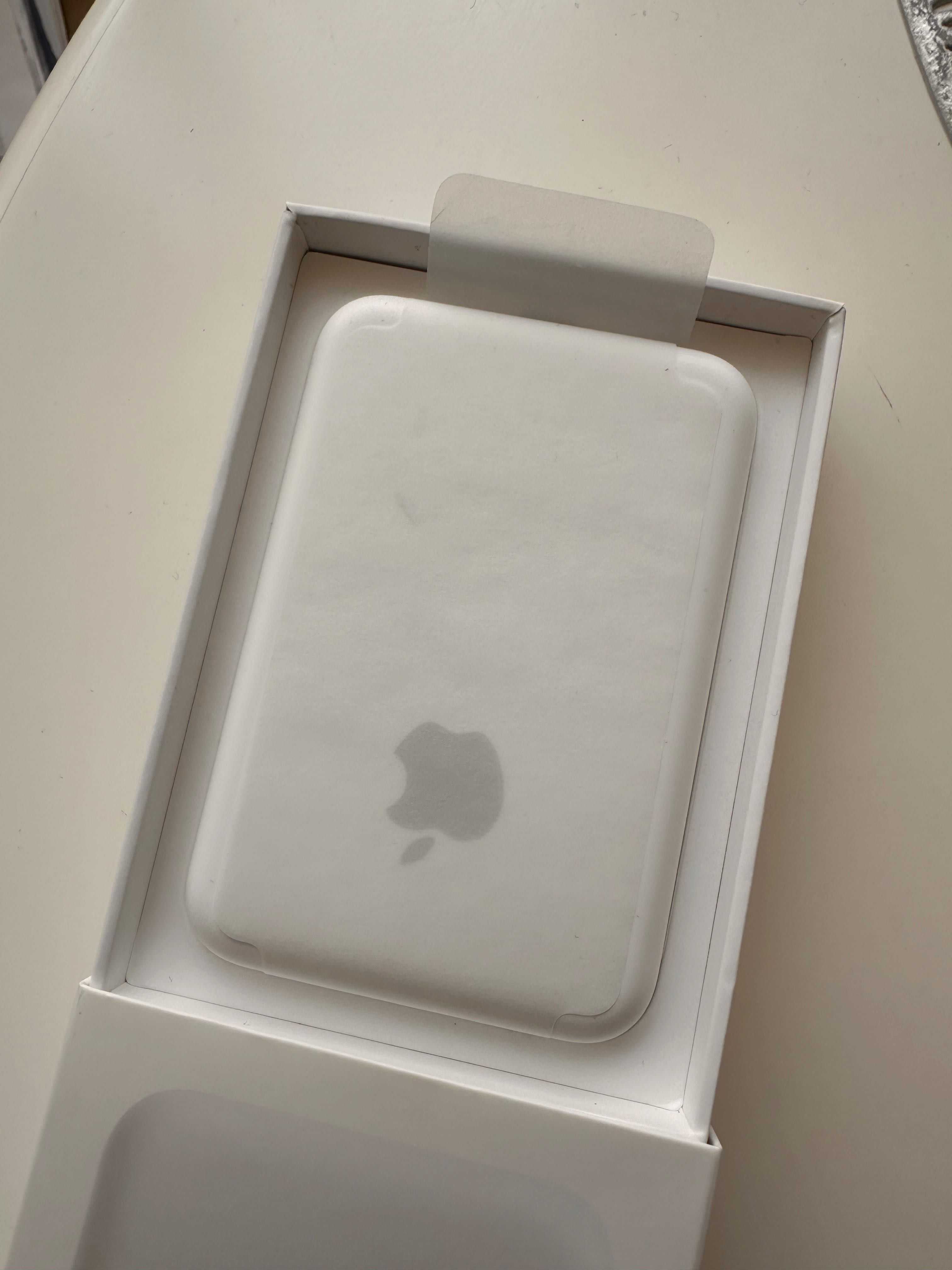 Внешний аккумулятор Apple MagSafe Battery Pack