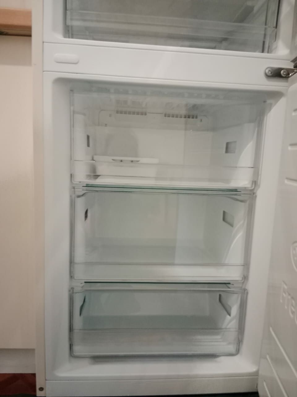 Продам новый холодилниг LG ноу фрост