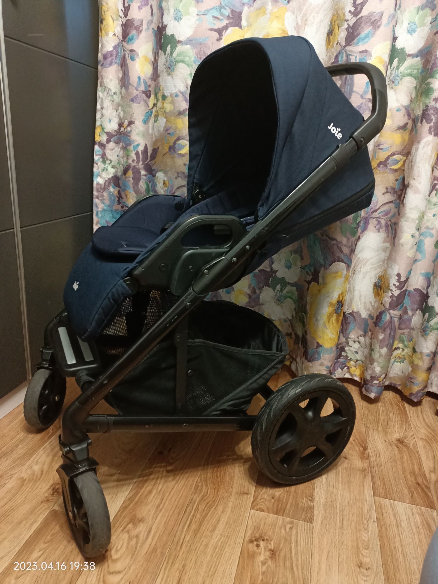 Прогулочная коляска Joie Chrome DLX